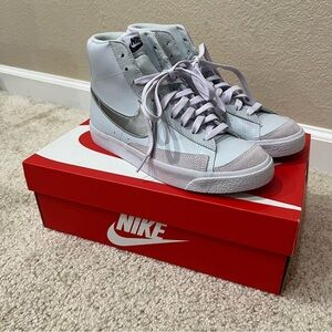 Nike Blazer MID 77 Boys Size 7 Y Women 8.5 Platinum Silver Shoes Sneakers New,